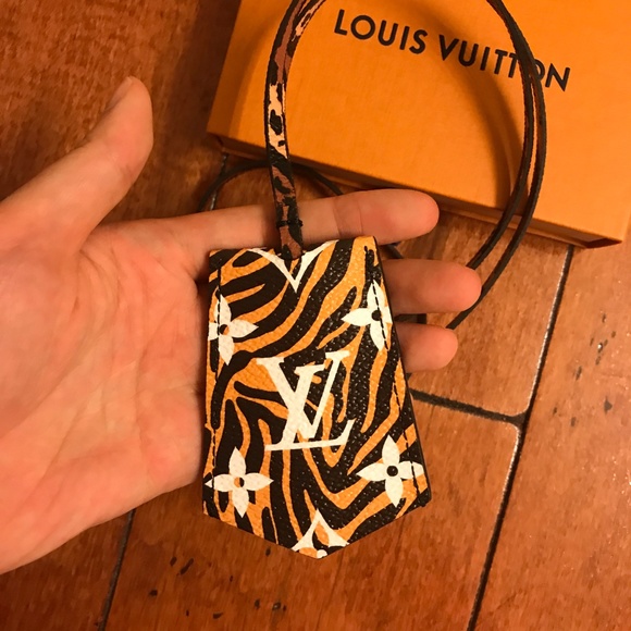 ❌SOLD❌ Louis Vuitton Jungle Cloche Clé Charm - Picture 2 of 7